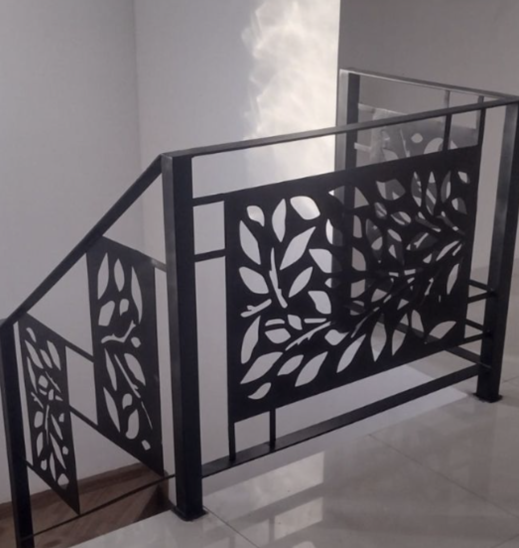 Celosías metálicas en balcón