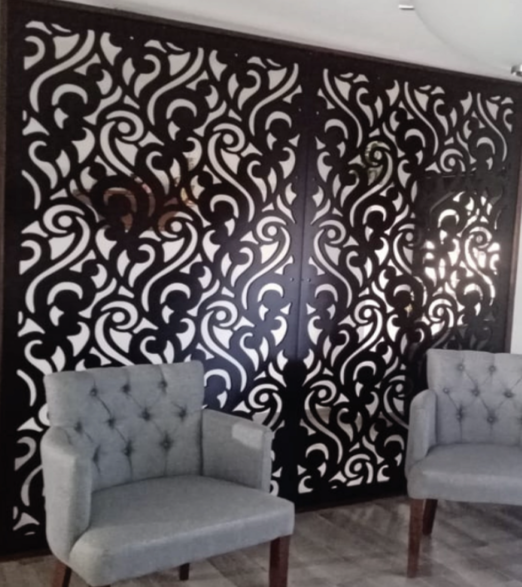 Celosías metálicas en balcón