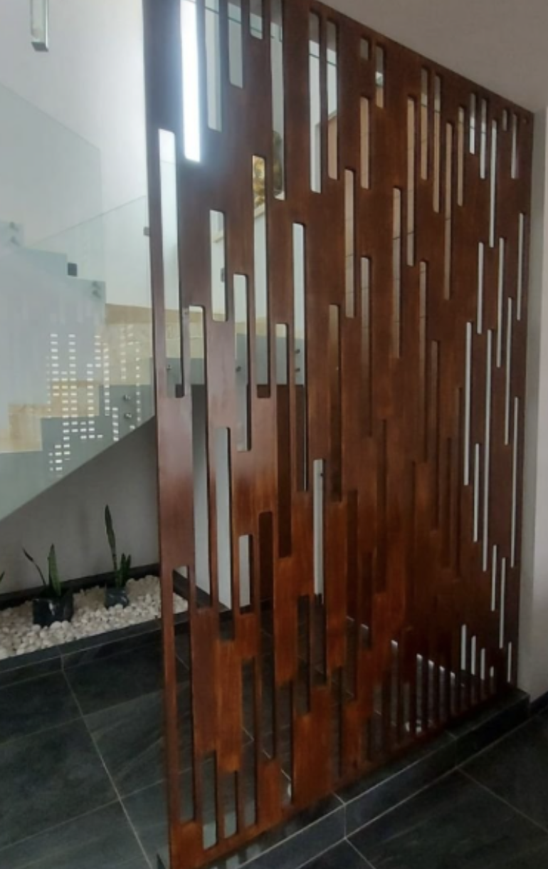 Celosías metálicas en balcón