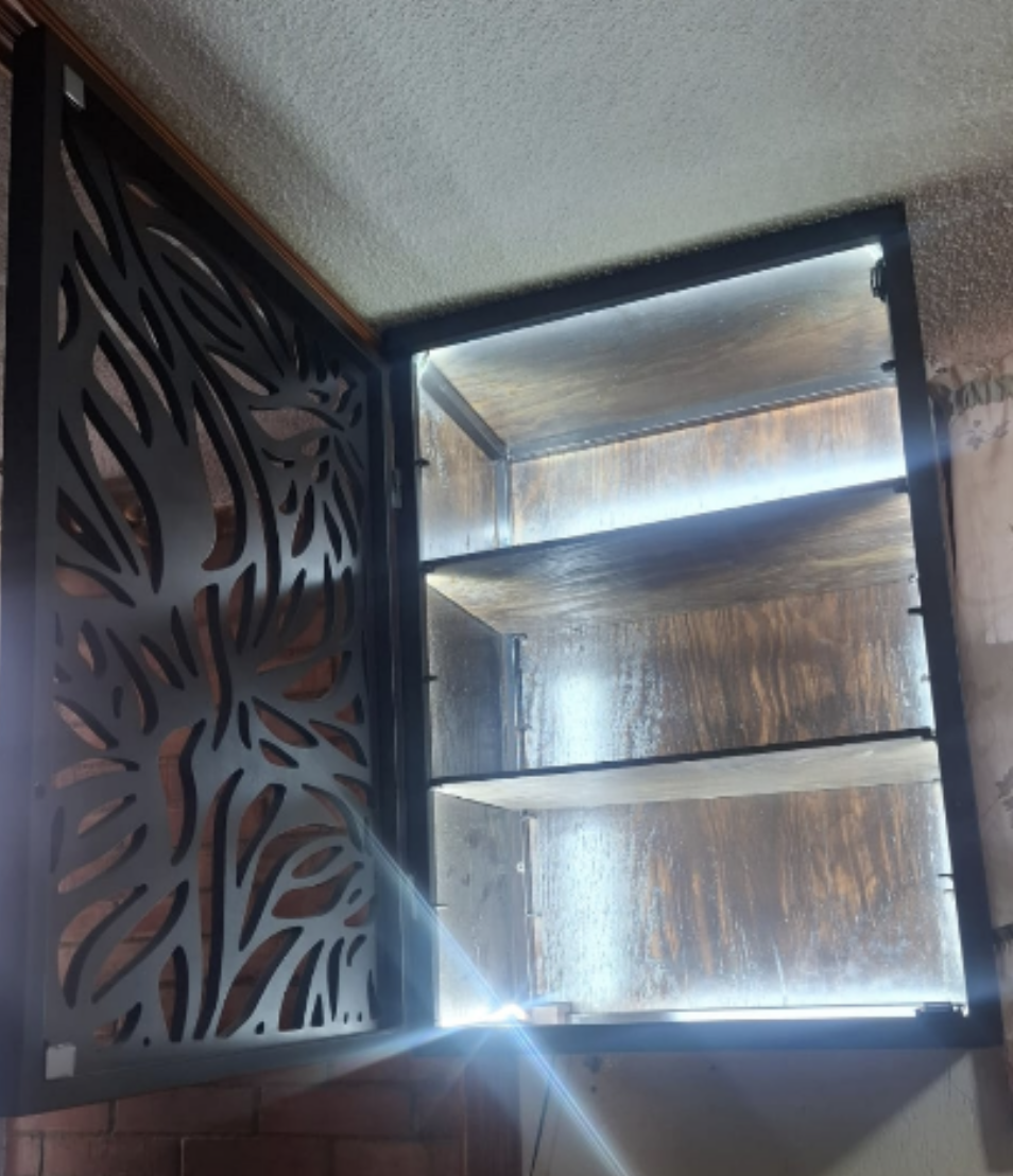 Celosías metálicas en balcón