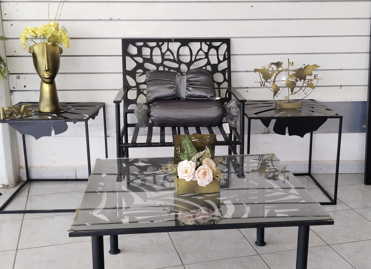 Mueble metálico decorativo