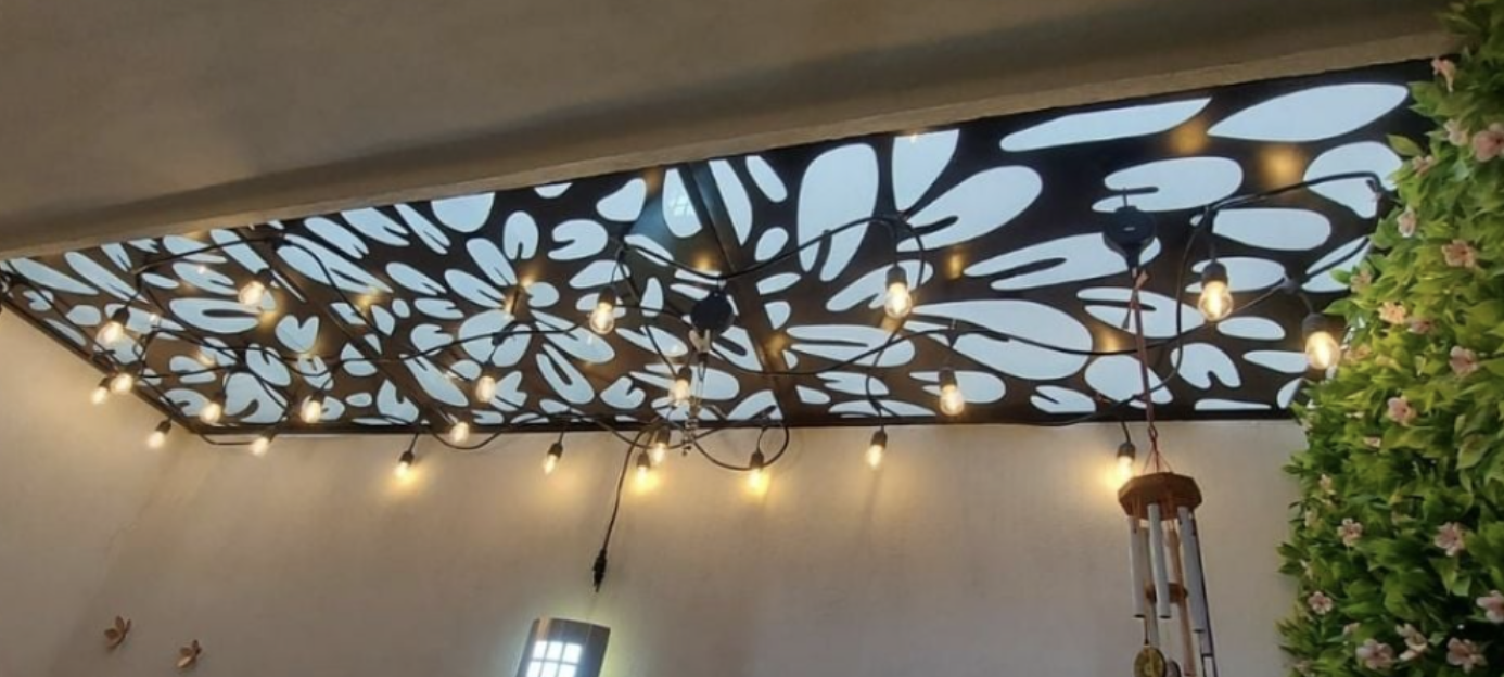 Celosías metálicas en balcón