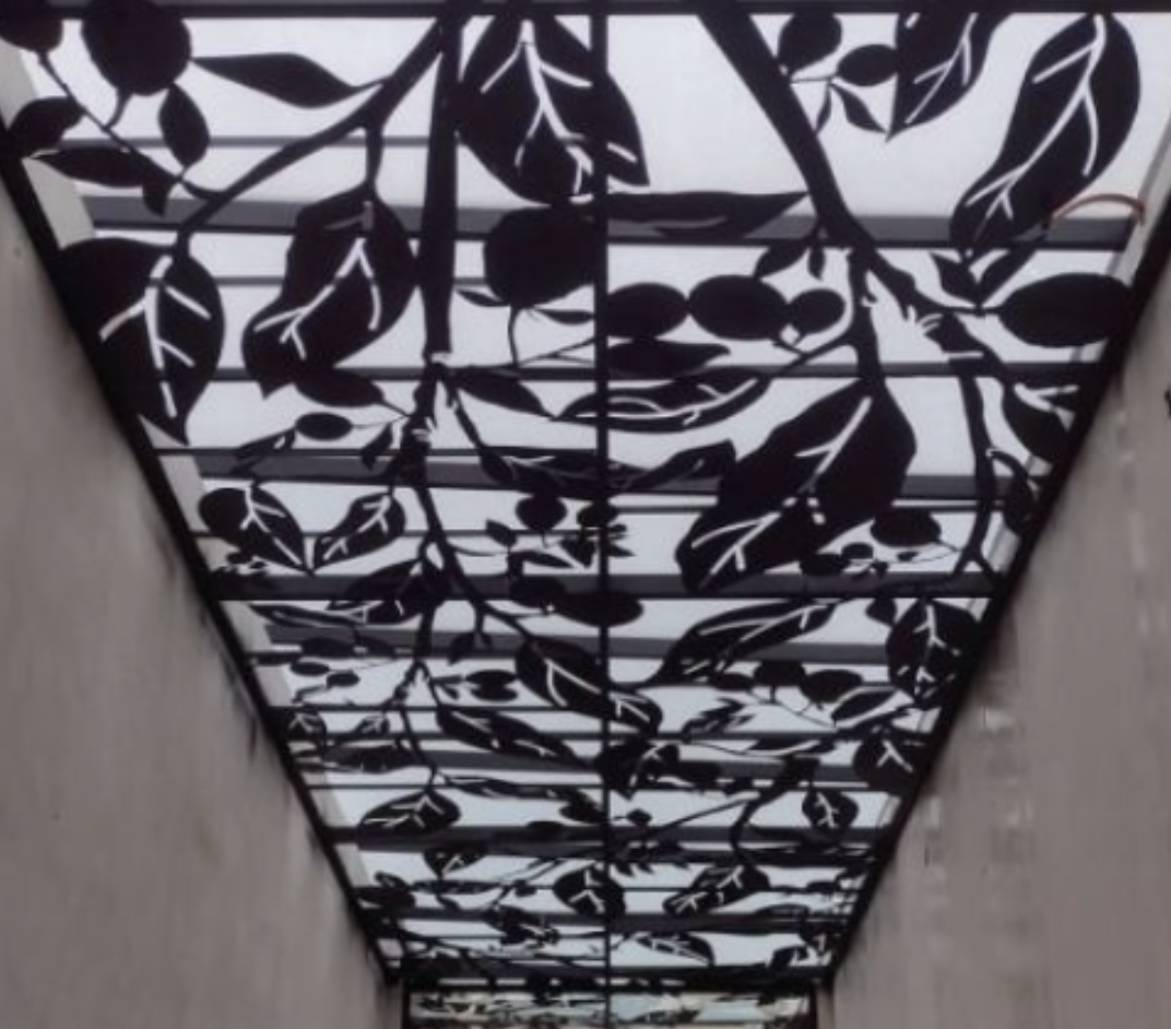 Celosías metálicas en balcón