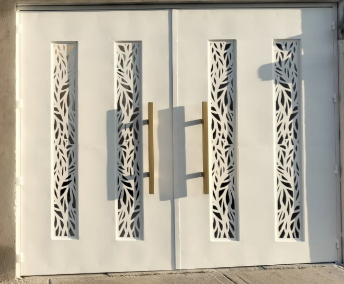 Celosías metálicas en balcón