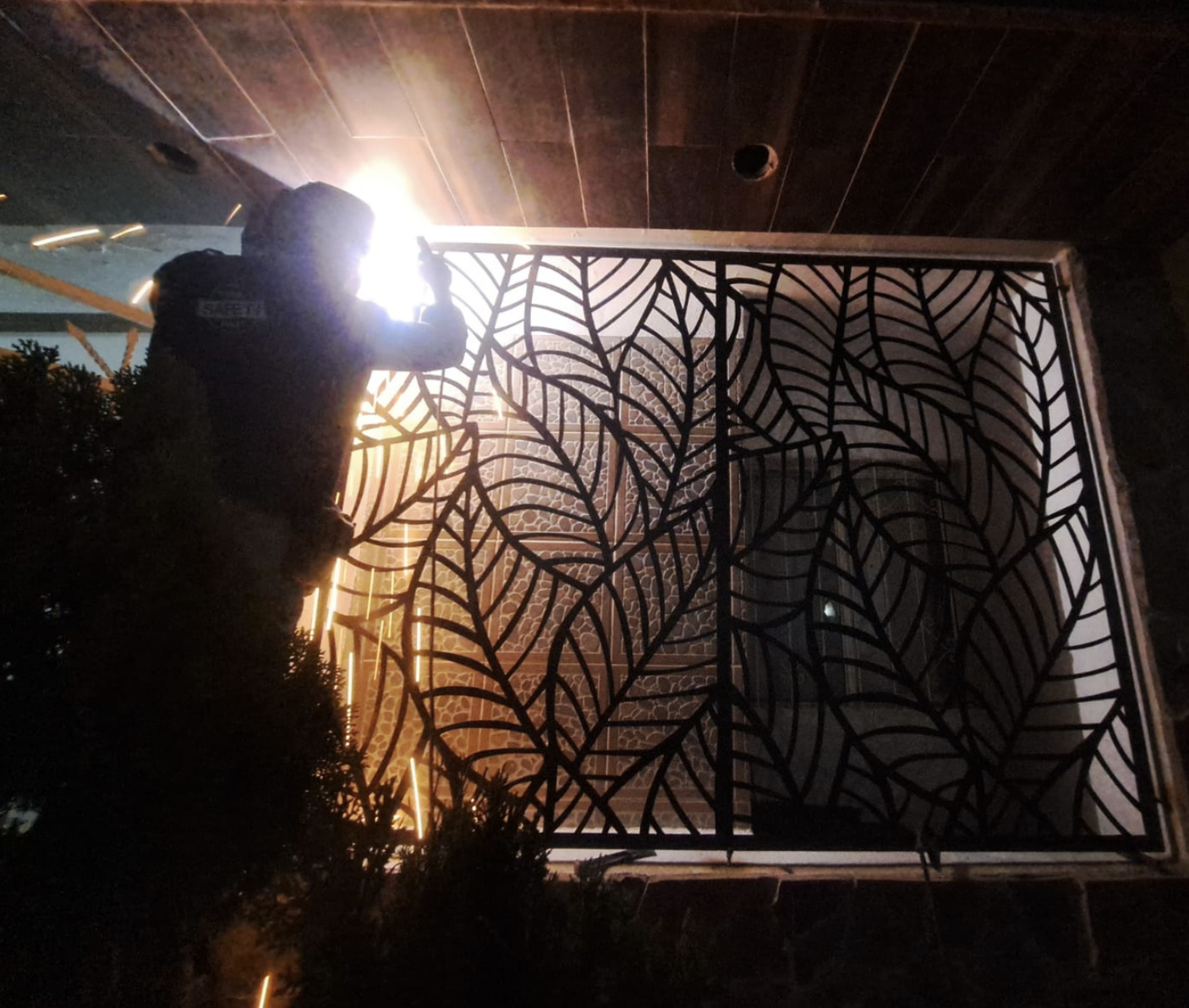 Fabricación de puertas, pérgolas y estructuras metálicas